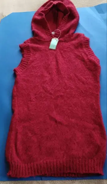 후드 부착 빨간색 모헤어 니트 베스트 F&S drand