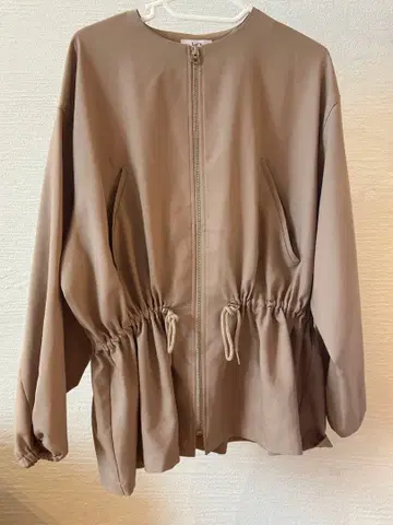 루이스 Lui's 워셔블 볼륨 소매 드로스트 개더 블루종