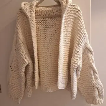 후드 부착 아이보리 케이블 짜임 가디건 apart by lowrys