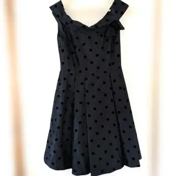 도트 무늬 리본 포함 반팔 원피스