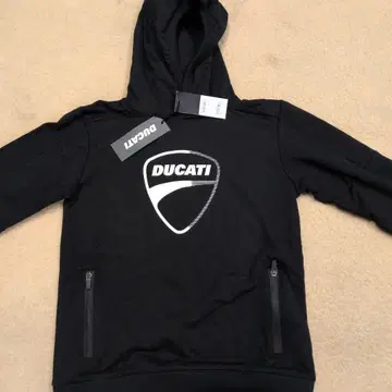 DUCATI 블랙 후드티 후드 부착