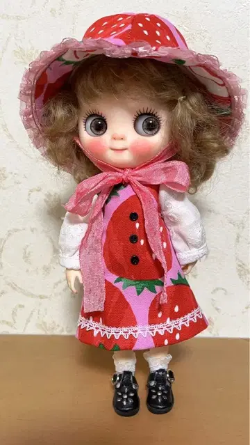 딸기 무늬 원피스, 모자 몬스토 바디용