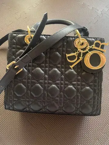 블랙 숄더백 퀼팅