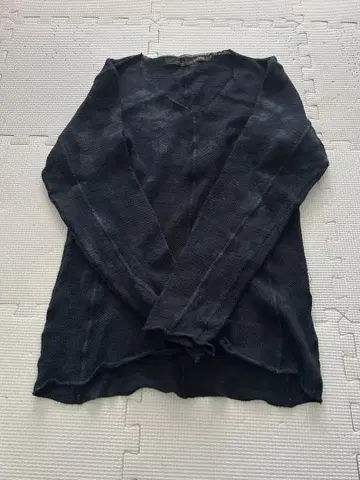 SCHLUSSEL 다크 블루 V넥 니트 티셔츠 사이즈 2