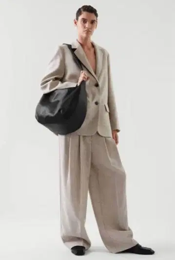 COS 커브 블레이저 숄더백