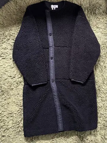 HYKE FAUX SHEARLING COAT 보아 코트 노카라 코트