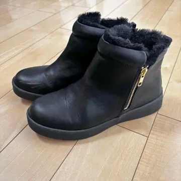 블랙 가죽 사이드 지퍼 부츠