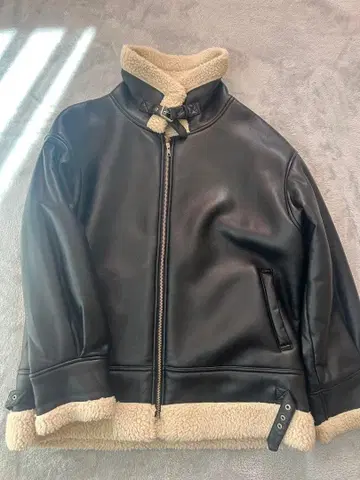 블랙 무스탕 코트 M 사이즈