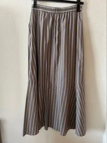 UNTITLED 스트라이프 플레어 롱 스커트