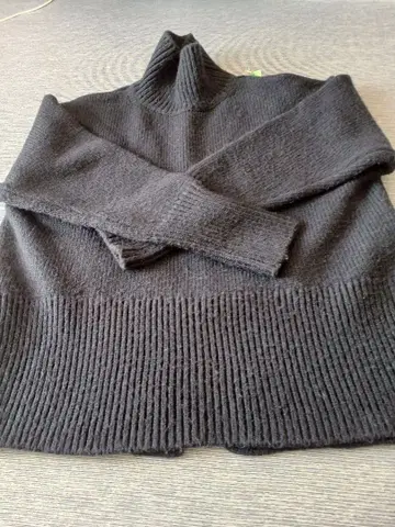 아담 로페 다크 네이비 터틀넥 니트