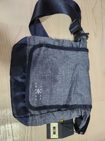 그레이 나일론 숄더백