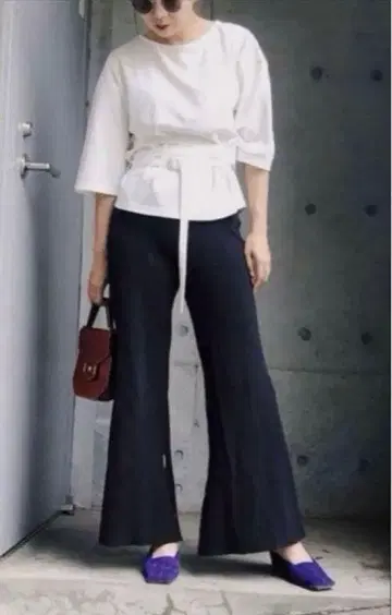 Ameri 벨트 포함 화이트 상의