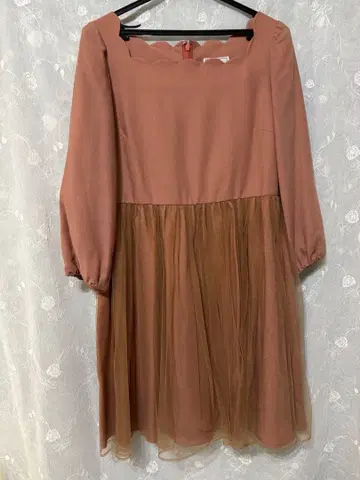 [ 아나텔리어 ] 월드 축하 자리에도! 스캘럽 넥 7부 소매 드레스