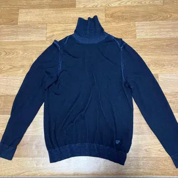 Armani 하이넥 스웨터