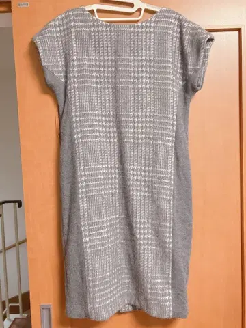 B ability 그레이 체크 무늬 슬리브리스 원피스