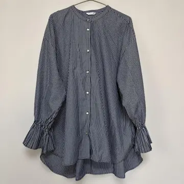 ANNA LUNA 네이비 스트라이프 프릴 소매 셔츠