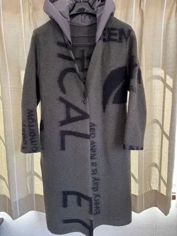 후드 부착 모스그린 롱 코트