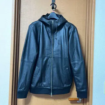 양가죽 후드 부착 점퍼 L 사이즈 블랙