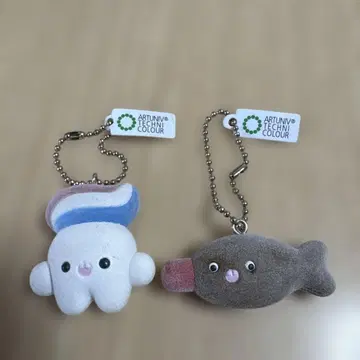 귀여운 앞니와 동글동글 큰 눈, 복슬복슬 플로키 볼 체인