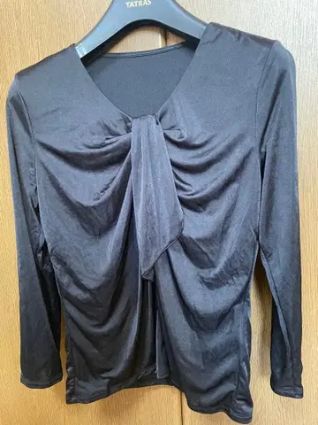 블랙 드레이프 디자인 긴팔 상의 40