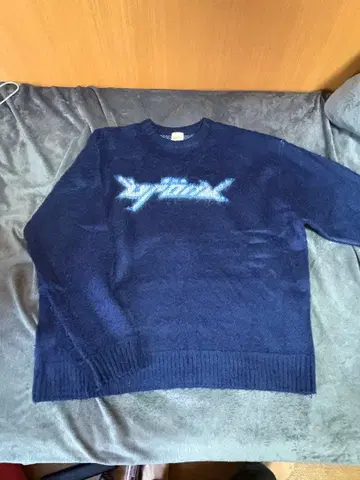 KOOKY'N 네이비 로고 스웨터