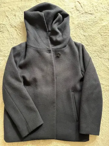 네이비 후드 부착 코트