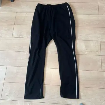 논네이티브, 트랙 팬츠