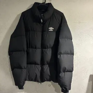 엄브로 블랙 다운 자켓 105 사이즈