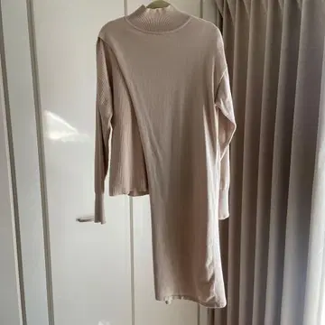 STYLEMIXER 베이지 편측 리브 니트 긴팔 비대칭