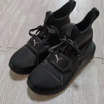 새상품급!! 22.5cm PUMA 하이컷 스니커즈 블랙