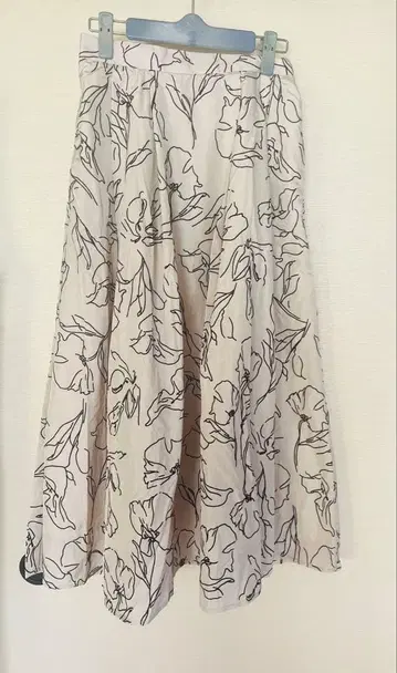 새상품 쿠튀르 브로치 꽃무늬 플레어 롱 스커트