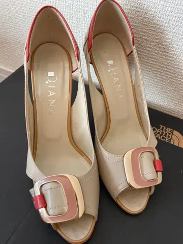 DIANA 베이지/레드 오픈토 힐