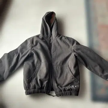 다크 그레이 후드 부착 점퍼