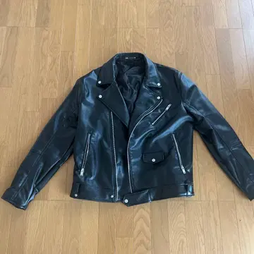 ZARA 블랙 가죽 라이더 자켓. 노멀 코어 깔끔한 코디