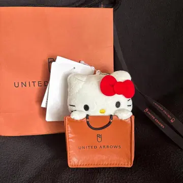 유나이티드 애로우즈 x 헬로키티 참 백 모양 봉제 인형