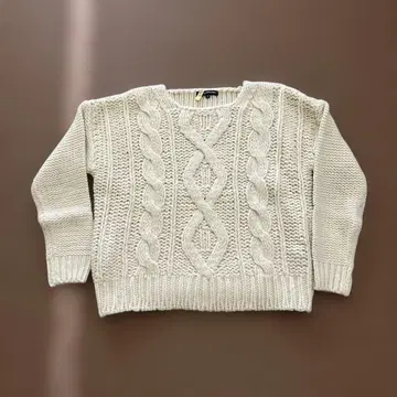 아이보리 케이블 짜임 스웨터