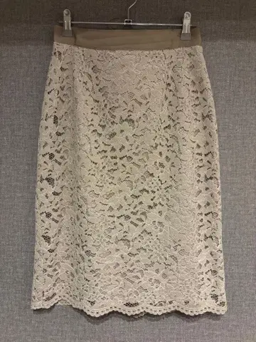 La TOTALITE 카키 레이스 타이트 스커트