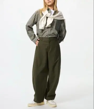 [1회 단시간 착용] 유니클로 저지 배럴 레그 팬츠 올리브 카키 M