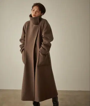 EMMEL REFINES 스탠드 카라 코트 에멜 리파인즈 브라운