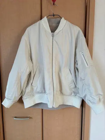 새상품급 earth 여성용 점퍼 L 사이즈 화이트 베이지 리버서블