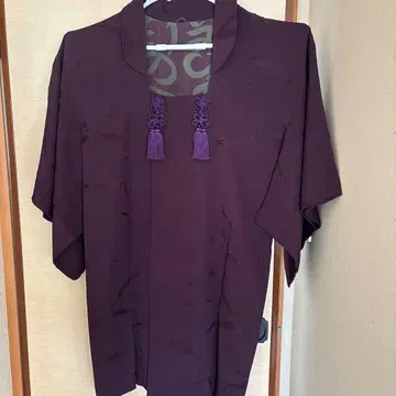 보라색의 심플한 겉옷