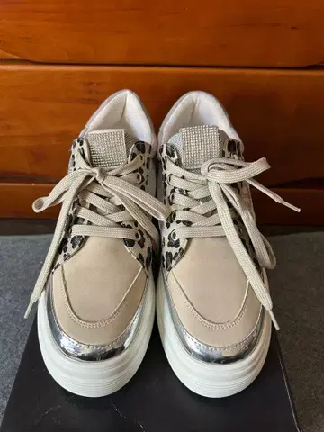 muum 레오파드 무늬 통굽 스니커즈