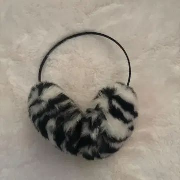 스트라이프 퍼 귀도리