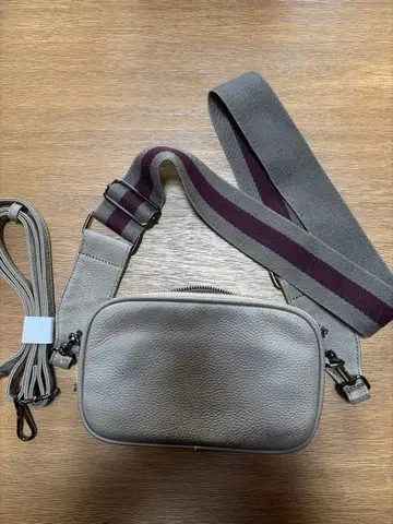 그레이 가죽 숄더백 스트라이프 스트랩