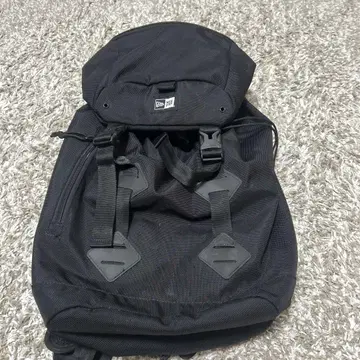 NEW ERA 블랙 백팩 조정 가능한 스트랩 포함