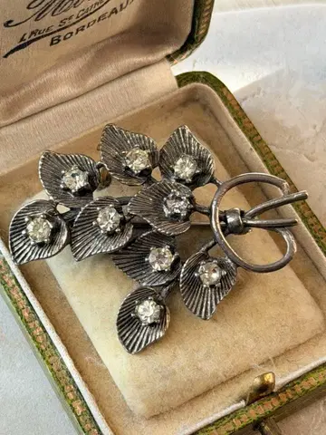 프랑스 앤티크 리프 디자인 실버 컬러 브로치