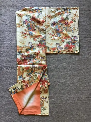 이중 기모노 꽃무늬 크림색 바탕