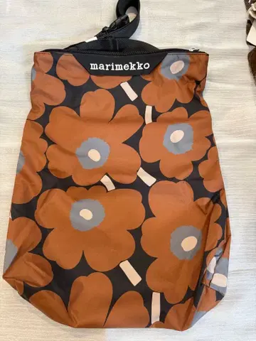 새상품 마리메꼬 Neat Crossbody Unikko M 숄더백