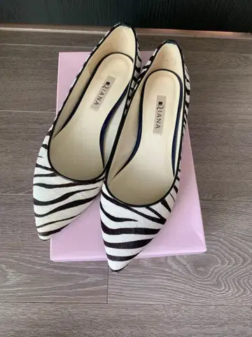 다이애나 제브라 패턴 플랫슈즈 새상품급 펌프스