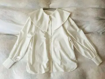 화이트 큰 옷깃 벌룬 슬리브 셔츠